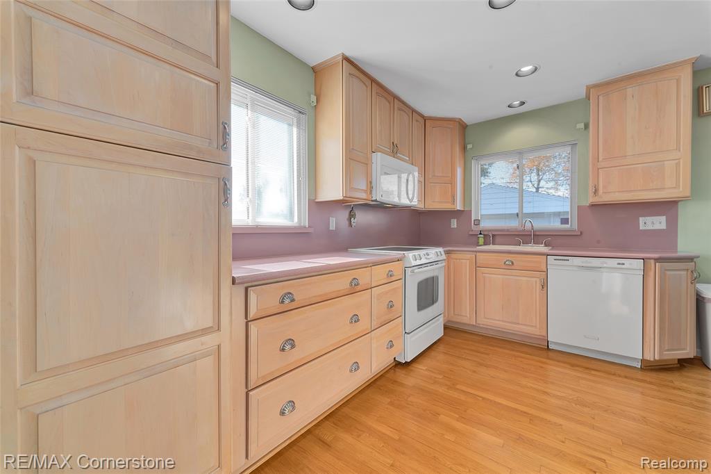 8219 Roselawn Street, Westland, MI — Photo 10