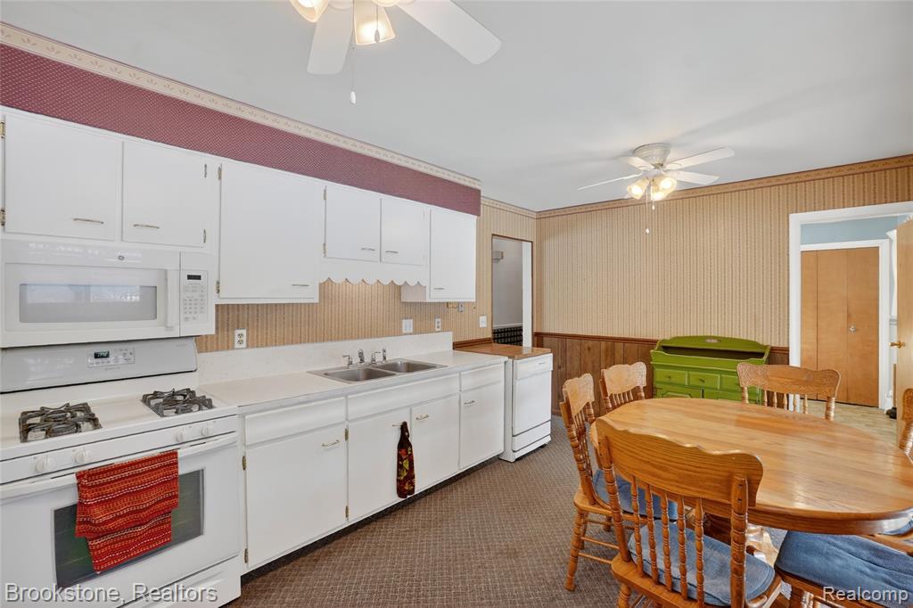 300 N Kibbee Street, MI 48879 — Photo 14