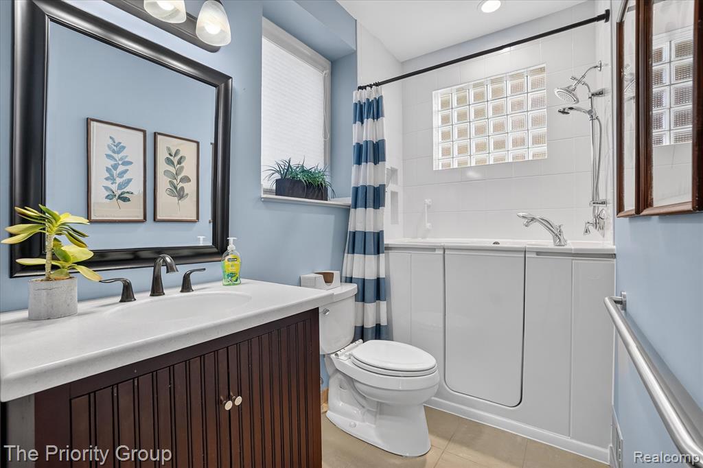 11467 Bay Shore Drive, Fenton, MI, 48430