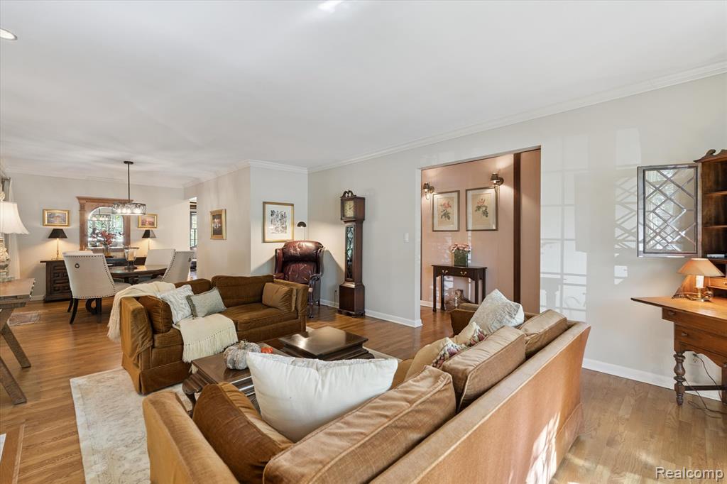 915 E River Road, Flushing, MI 48433 — Photo 8