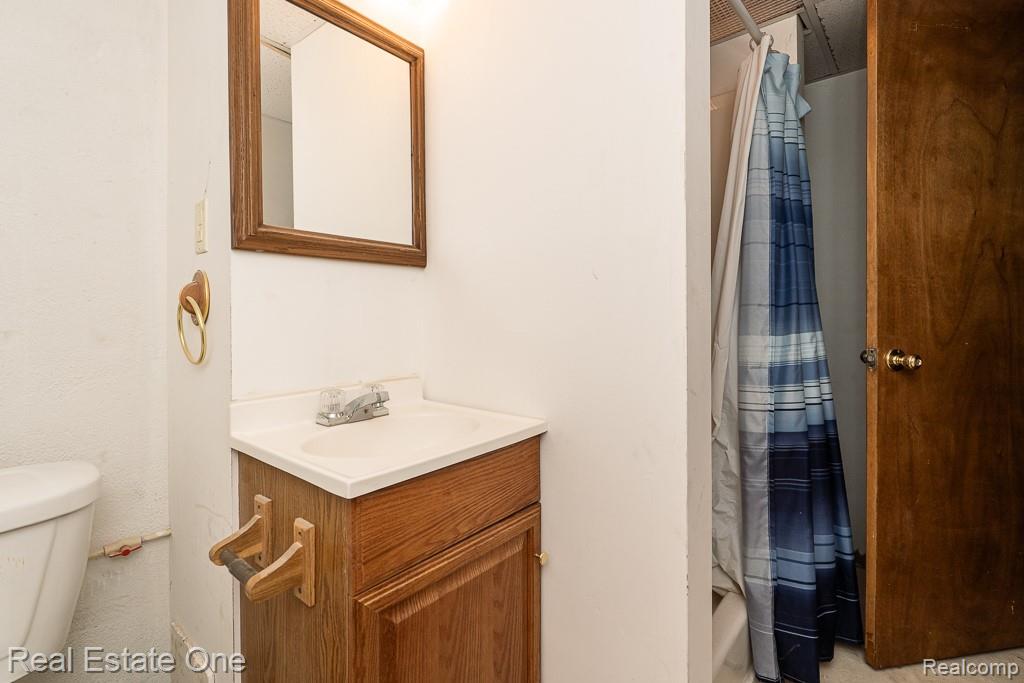 42514 Freeport Drive, Sterling Heights, MI 48313 — Photo 30