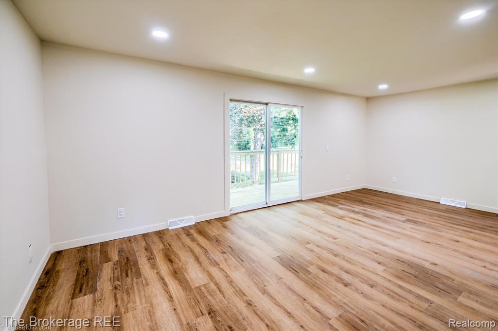1401 Hillside Drive, Flint, MI 48532 — Photo 10
