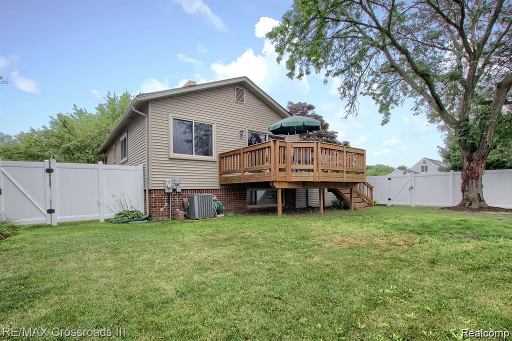 42464 SOMERSET Court, Canton, MI 48187 — Photo 22