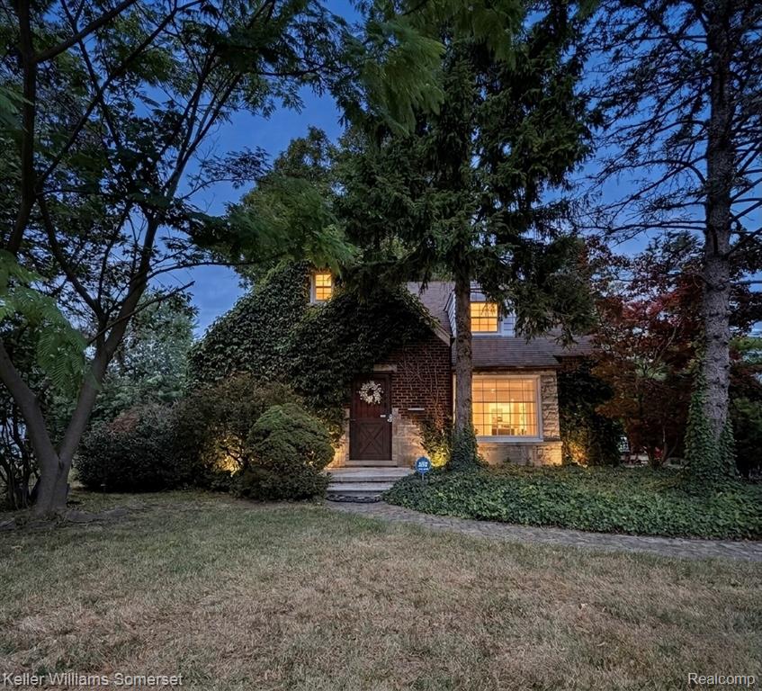 20695 Huntington Avenue, Harper Woods, MI 48225