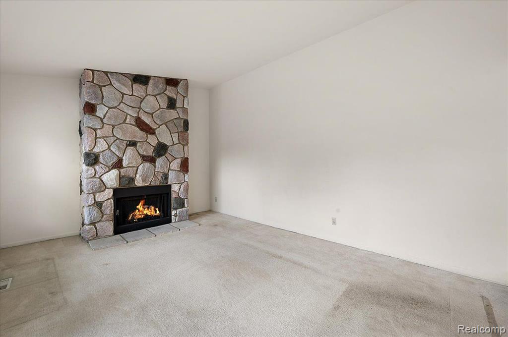 47235 SCARLET Drive S, Novi, MI — Photo 27