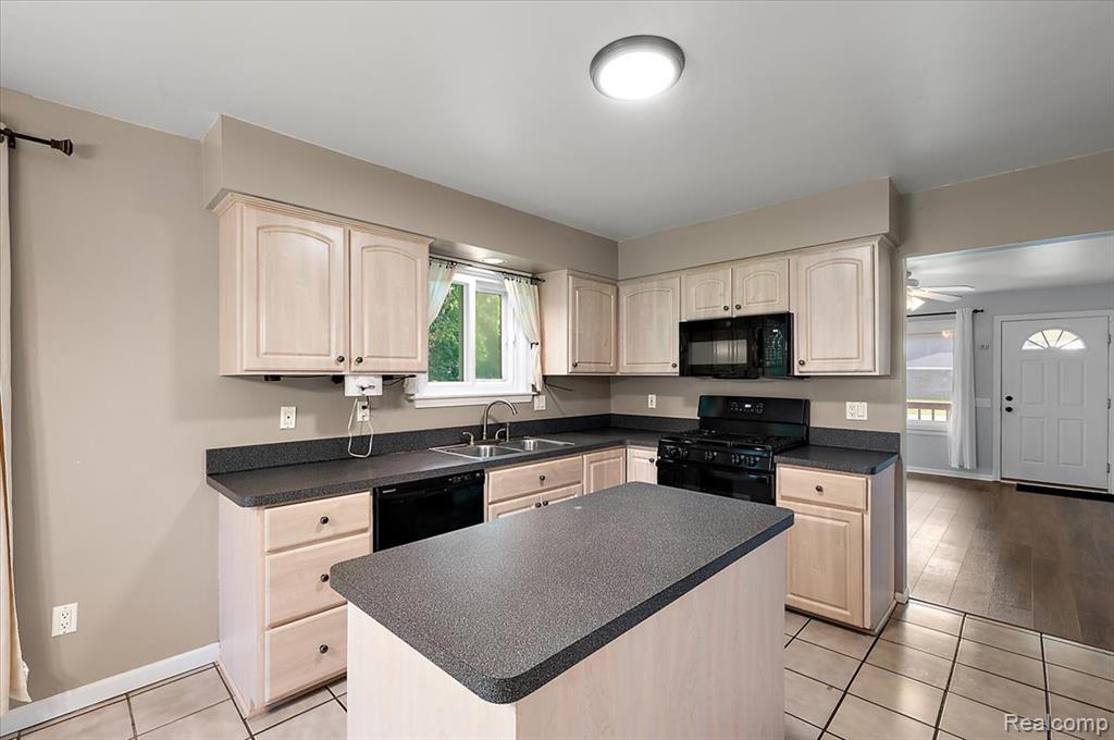 8809 Arlington Street, White Lake, MI — Photo 23