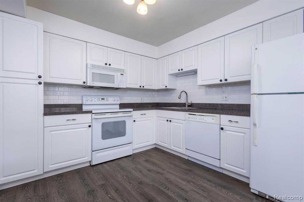 6121 Orchard Lake Road, 102, West Bloomfield, MI — Photo 14