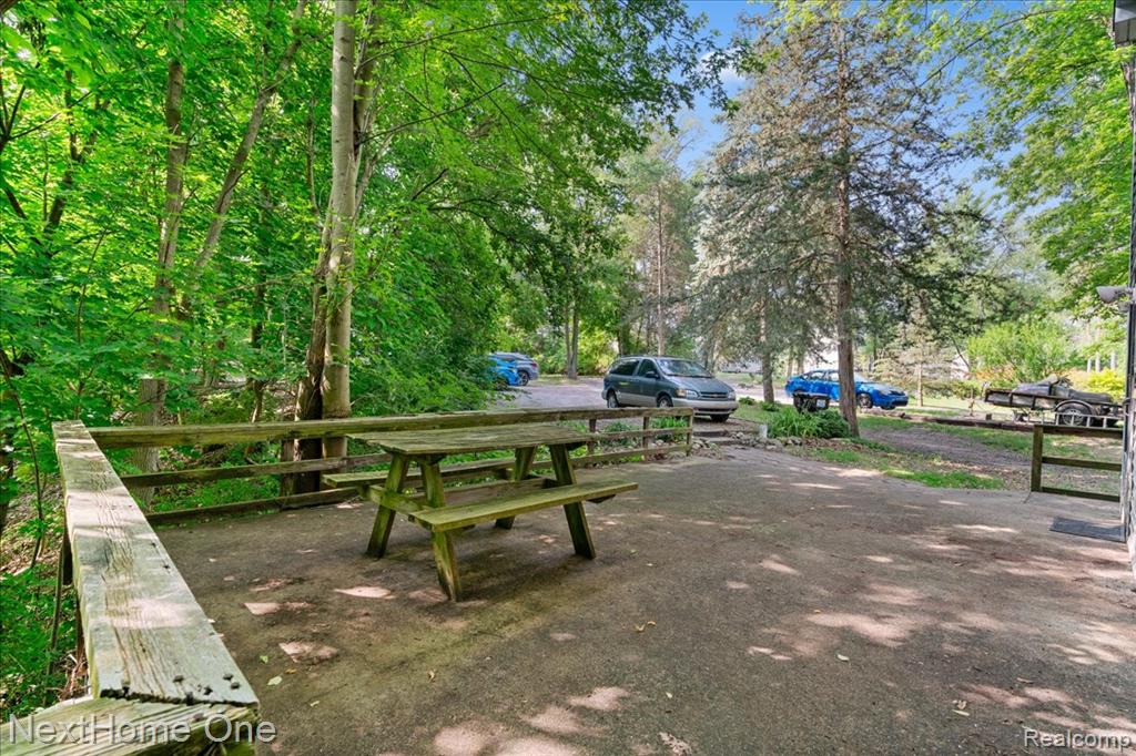 7469 LONGWORTH Drive, Brighton, MI 48116 — Photo 17