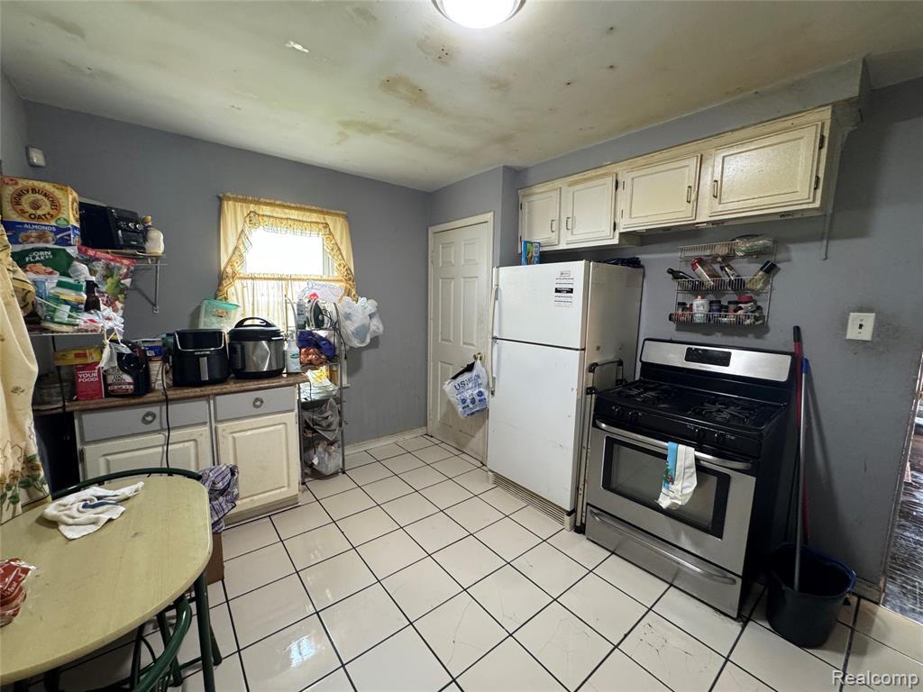 8247 Heyden Street, Detroit, MI 48228 — Photo 11