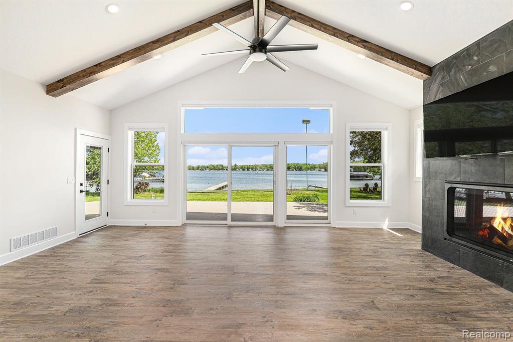 9693 BEVERLY Drive, Lakeland, MI — Photo 6