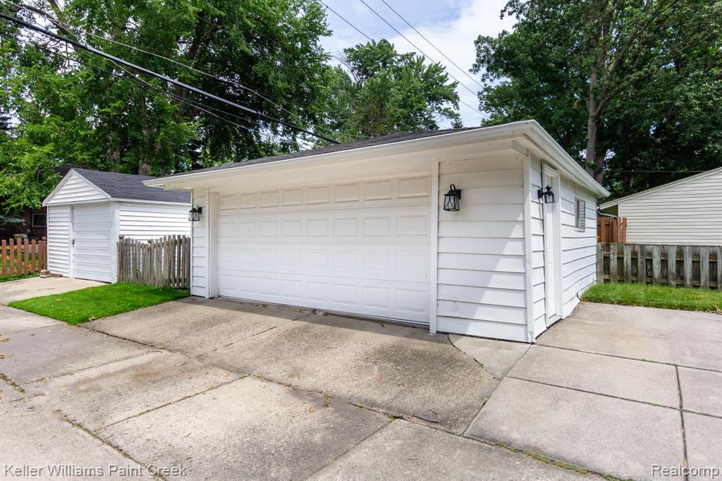 1466 Hampton Rd, Grosse Pointe Woods, MI 48236 — Photo 4