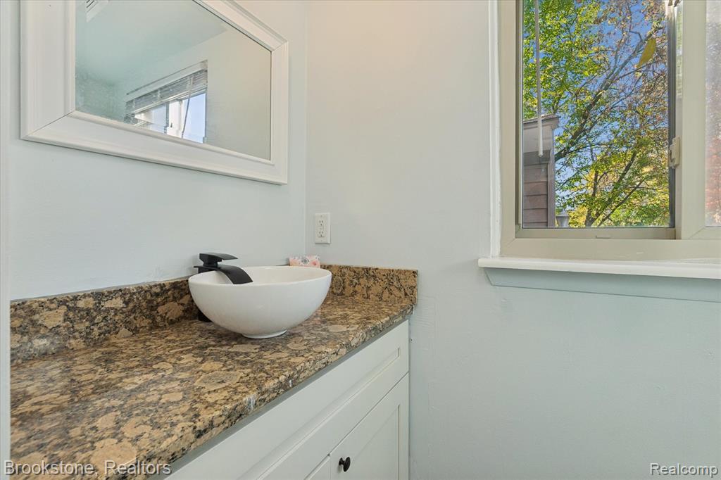 6004 Gibson Avenue, East Lansing, MI 48823 — Photo 27