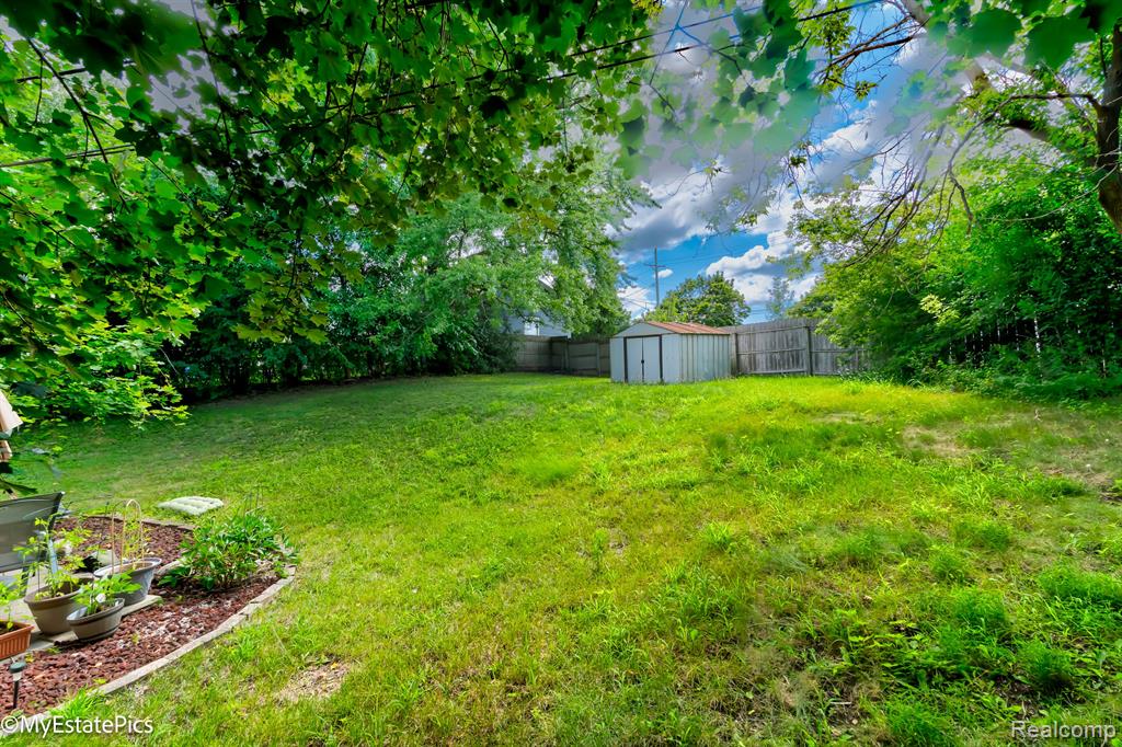 400 PARKVIEW Drive, Plymouth, MI 48170 — Photo 30