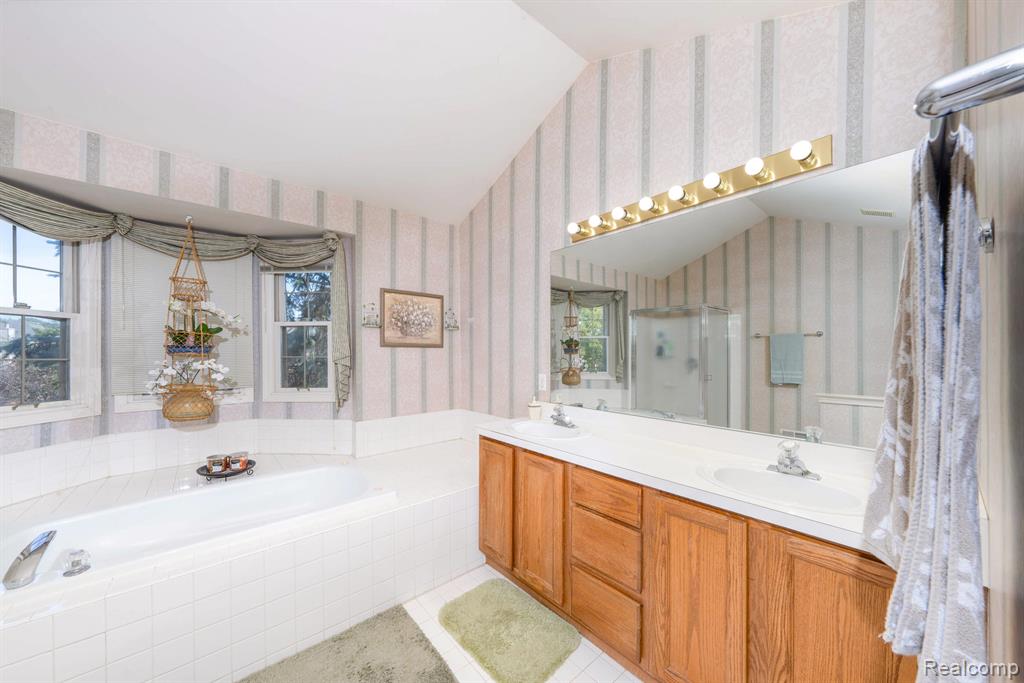 46856 GLENGARRY Boulevard, Canton, MI 48188 — Photo 34