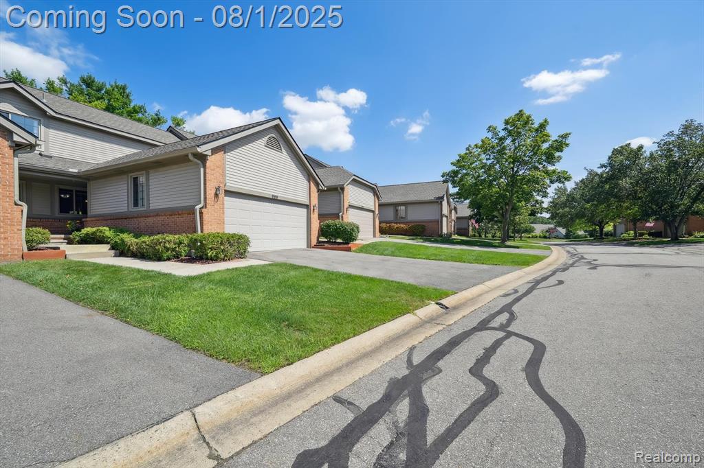 999 Hickory Drive, Brighton, MI 48116 — Photo 2
