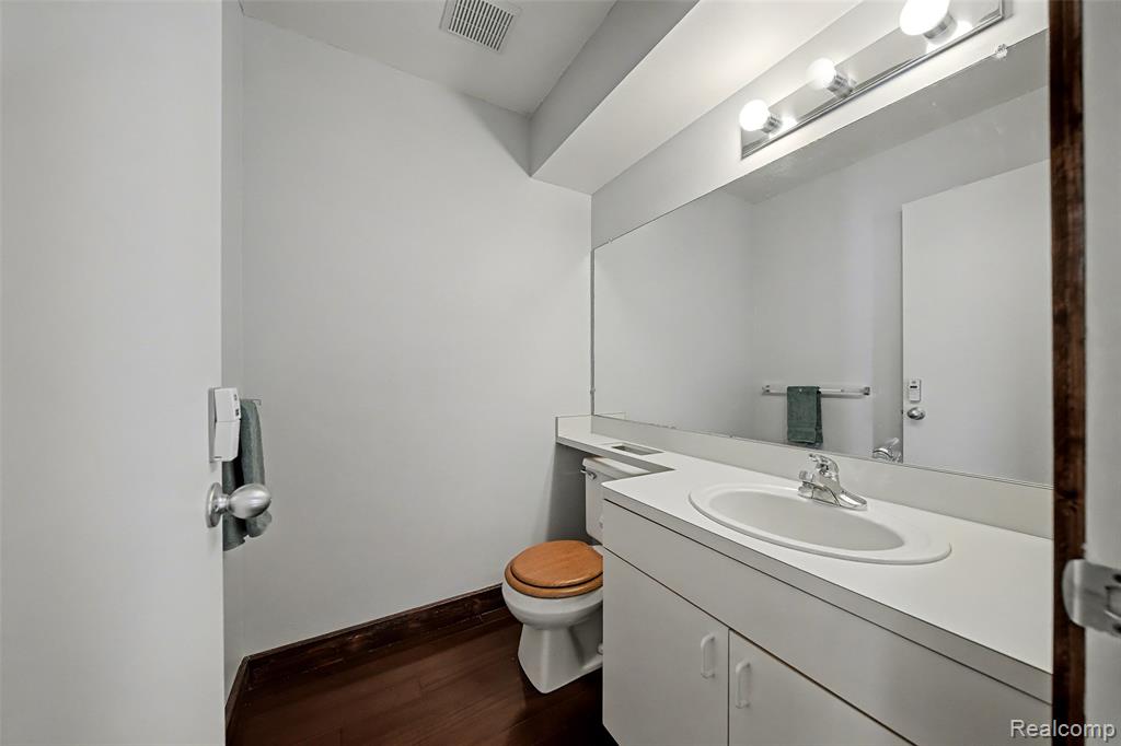 705 Preston Court, Rochester Hills, MI 48307 — Photo 15