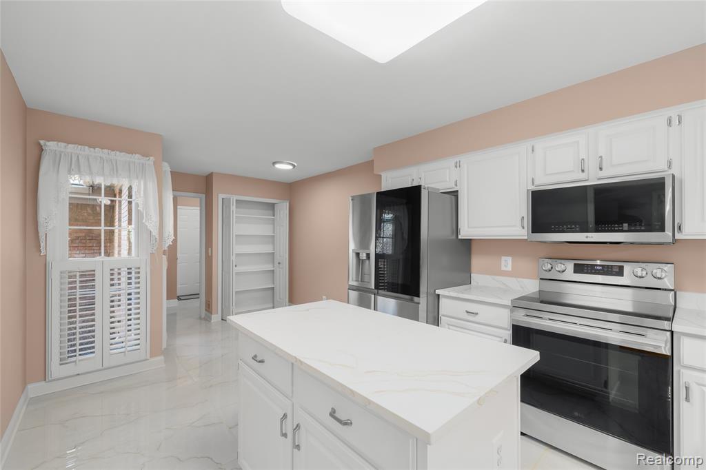 16252 Country Knoll Drive, Northville, MI 48168 — Photo 9