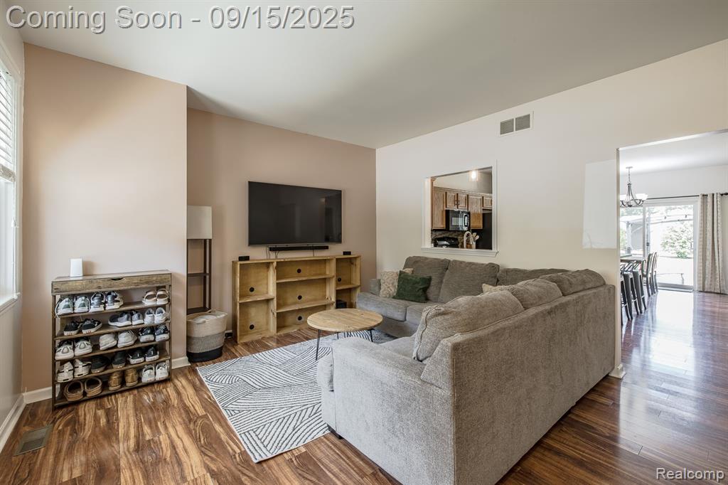 10455 Scarlet Oak Drive, Ypsilanti, MI 48198 — Photo 9