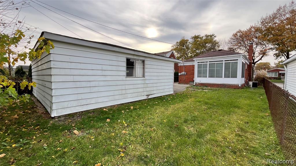 8252 Dale Street, Dearborn Heights, MI 48127 — Photo 22