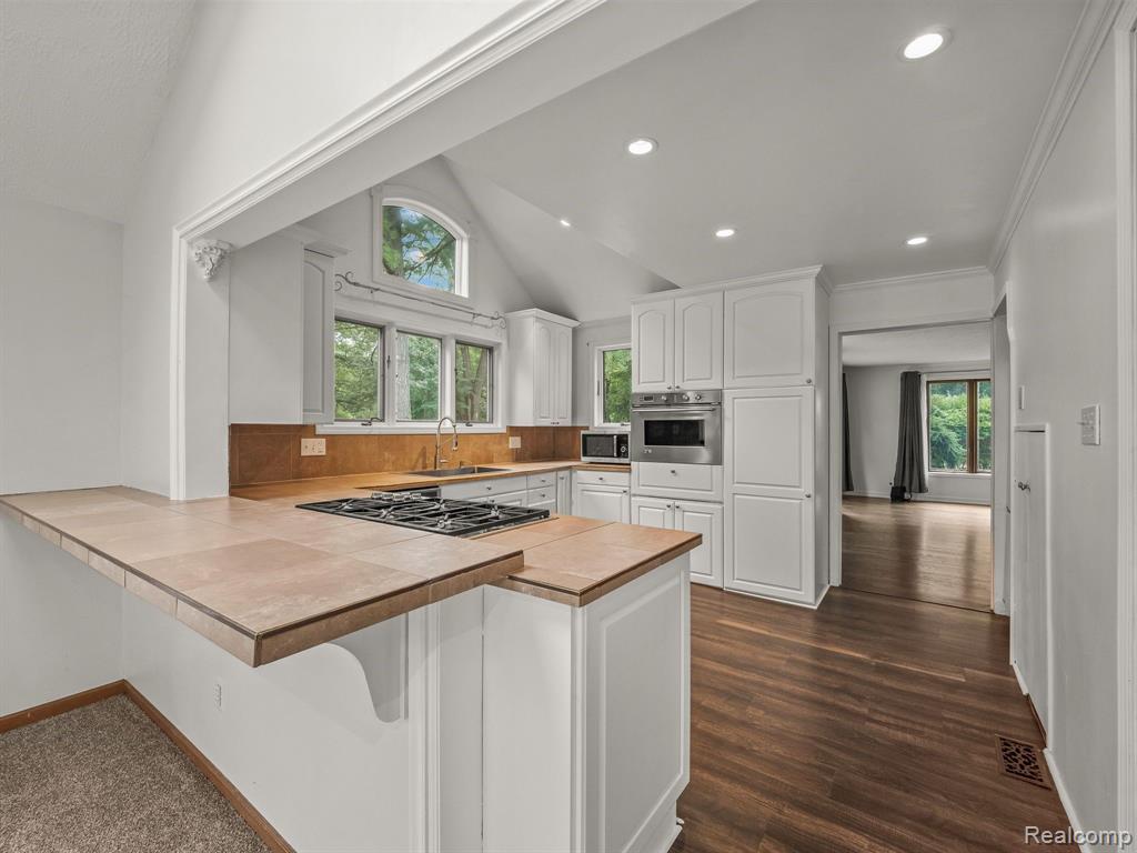 48070 SHELBY Road, Shelby Twp, MI 48317 — Photo 8