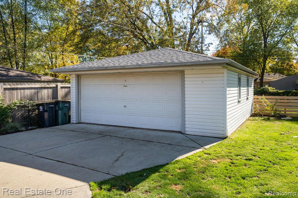 421 W Sunnybrook Drive, Royal Oak, MI 48073 — Photo 31