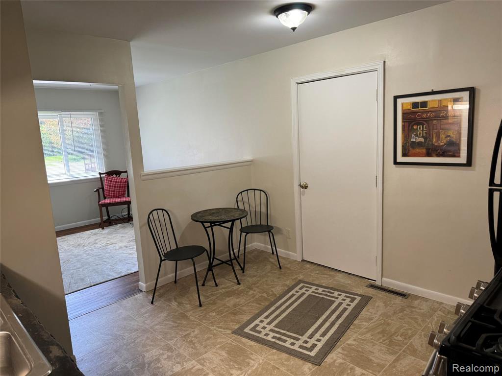 677 Amy Avenue, Traverse City, MI 49686 — Photo 3