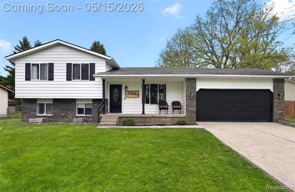 9386 Woodside Trail, Swartz Creek, MI 48473 — front exterior