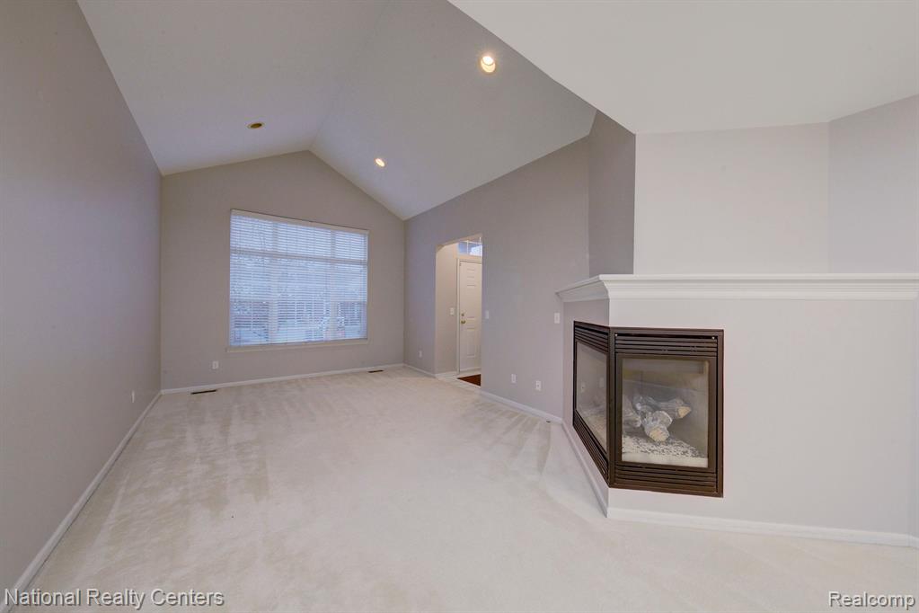 6104 JASMINE Drive, Walled Lake, MI 48390 — Photo 8