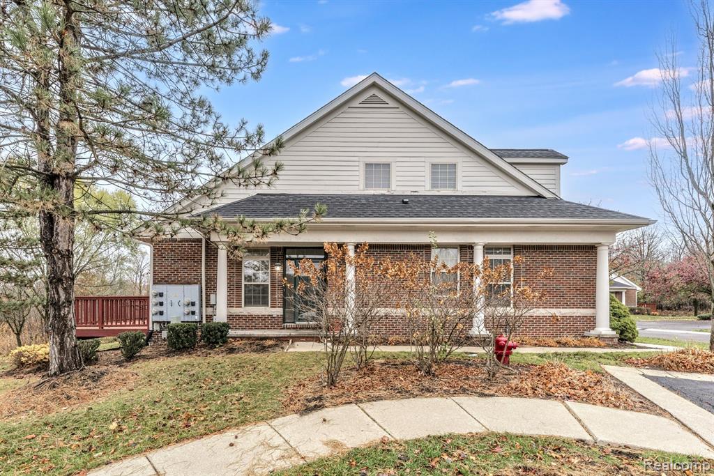7246 Gateway Drive, West Bloomfield, MI — Photo 2