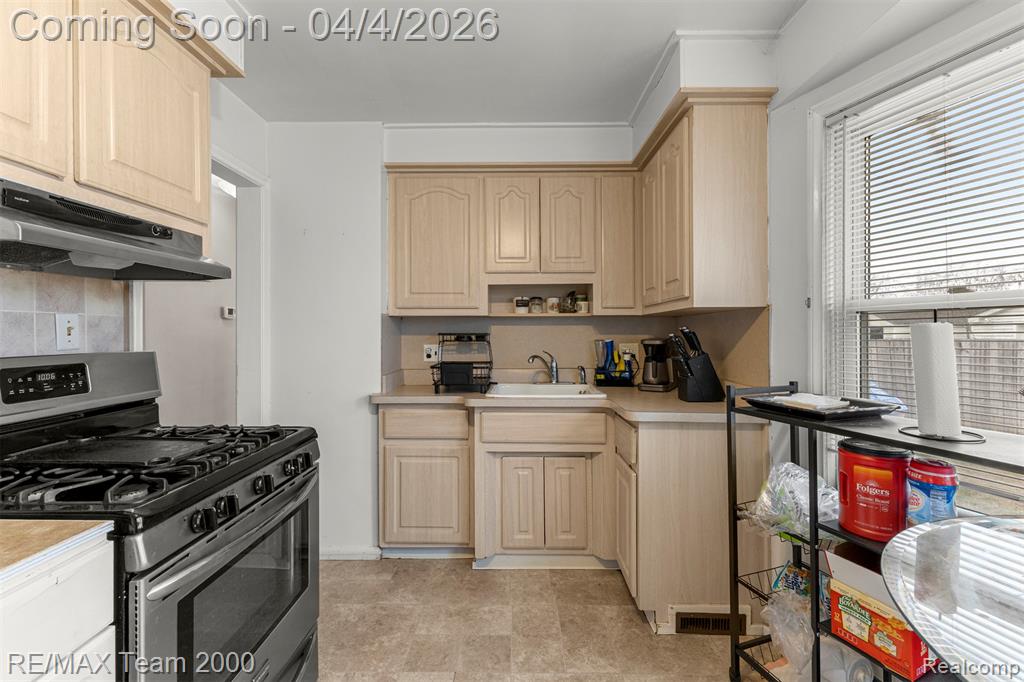 25521 Stanford Street, Dearborn Heights, MI 48125 — Photo 15