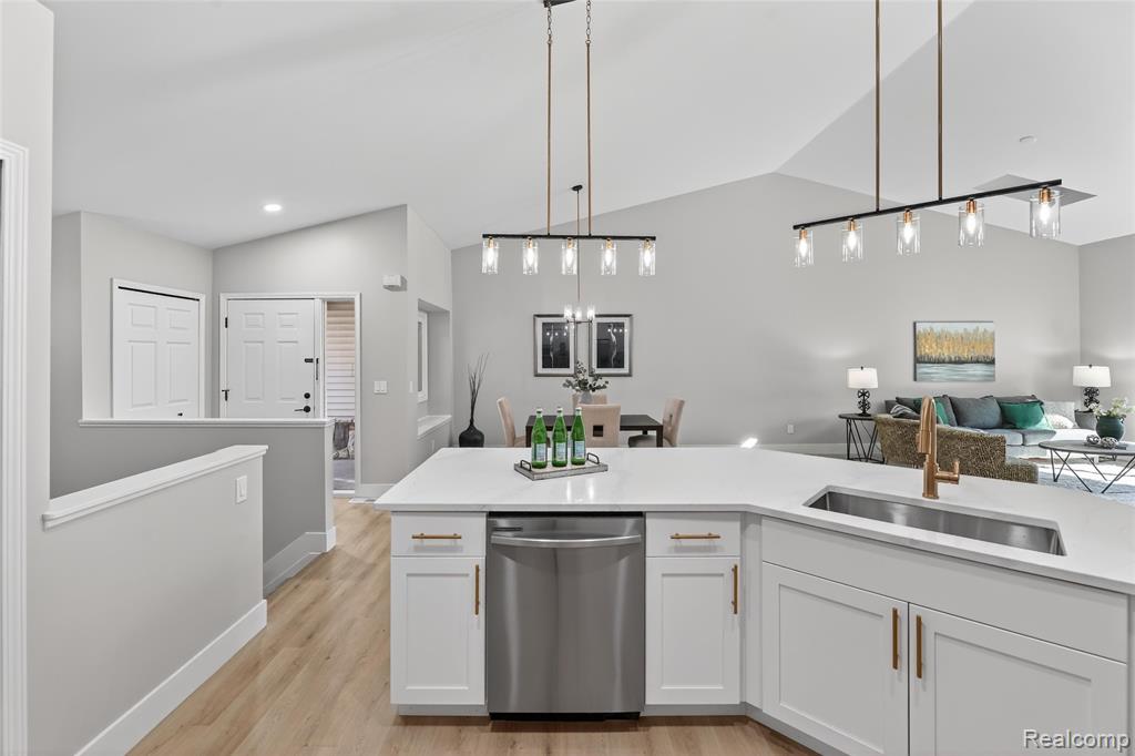 61019 Evergreen Court, South Lyon, MI 48178 — Photo 18