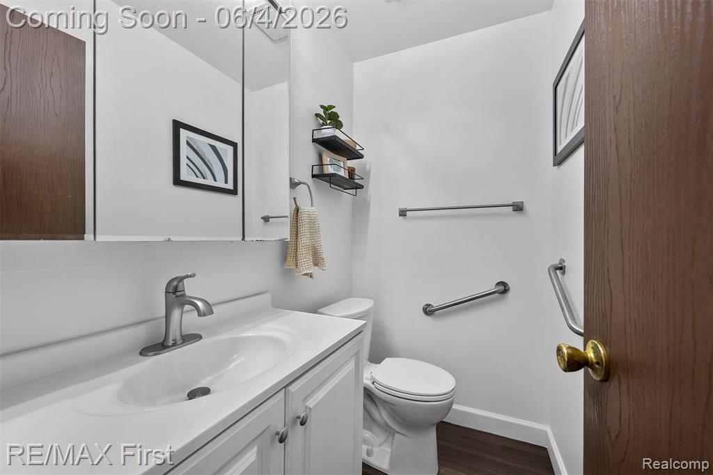 26376 Lawrence Drive, Dearborn Heights, MI 48127 — Photo 36