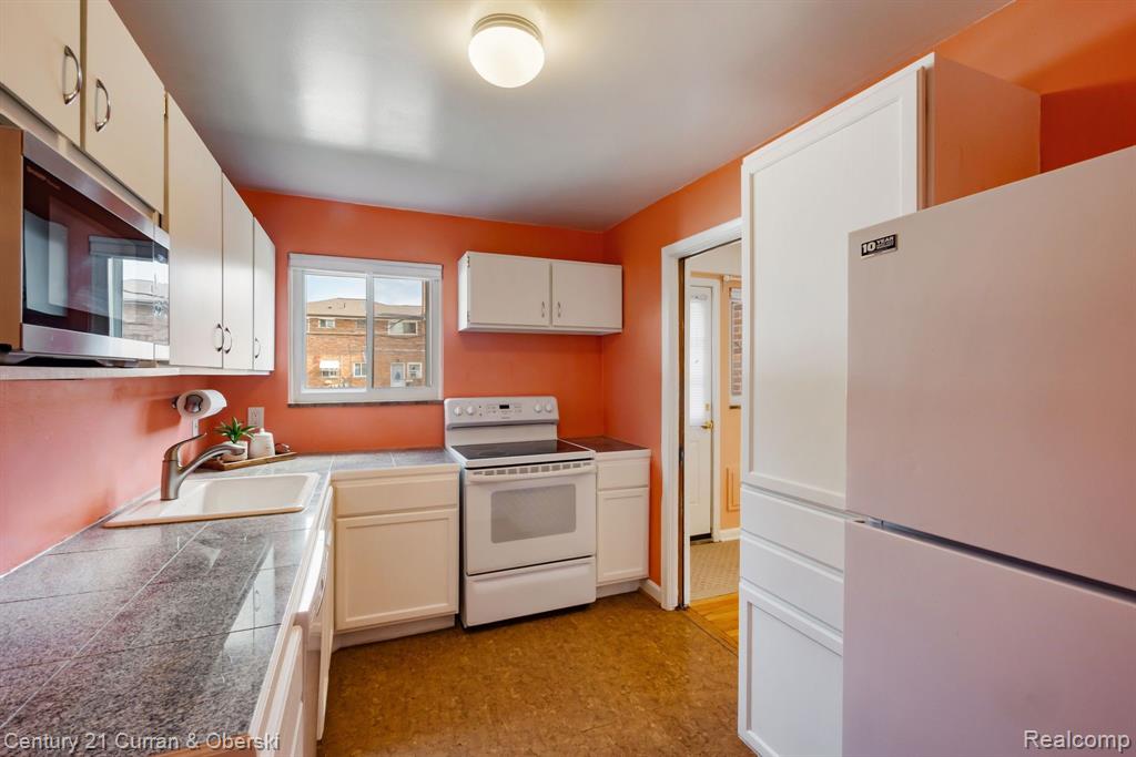 9917 MIDDLEBELT Road, Livonia, MI 48150 — Photo 17