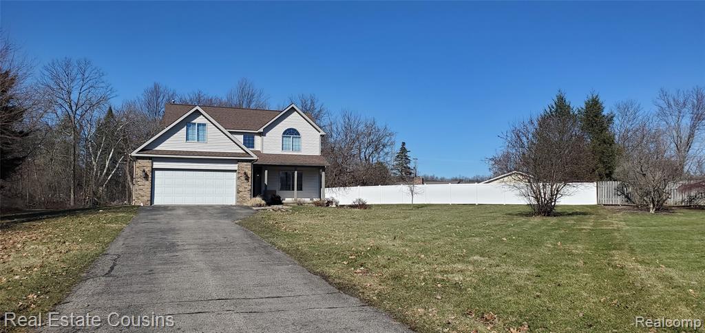 1520 NE Eden Gardens Drive S, Fenton, MI 48430 — front exterior