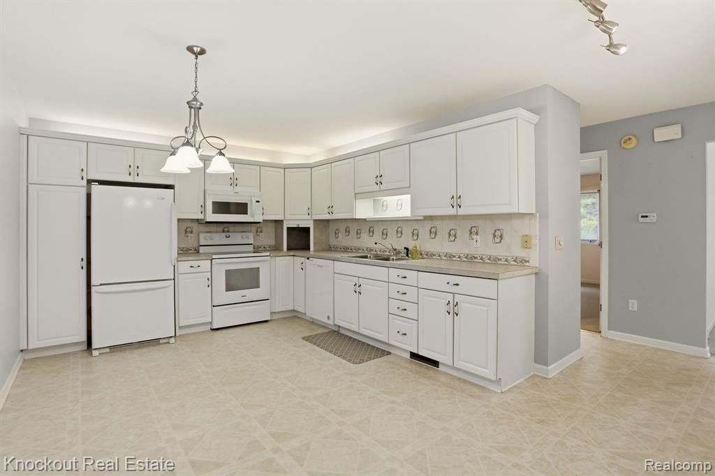 2 Wilshire Drive, Frankenmuth, MI 48734 — Photo 7