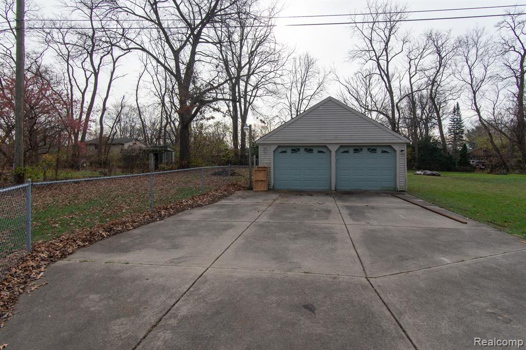 707 W COMMERCE Road, Commerce Twp, MI 48382 — Photo 14