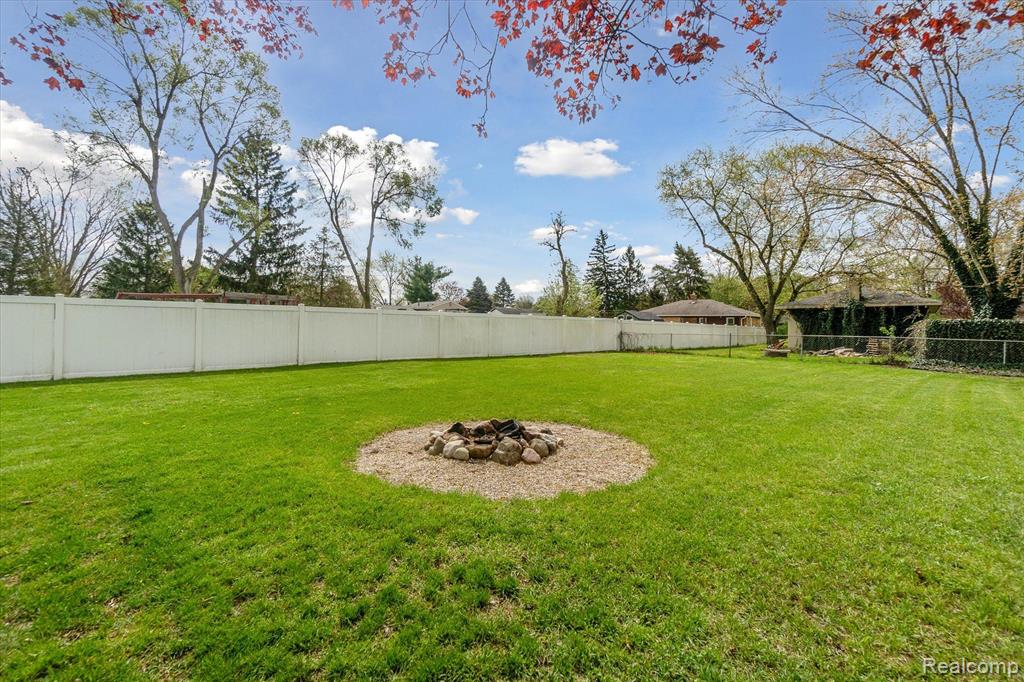 164 BALL Street, Ortonville, MI 48462 — Photo 32