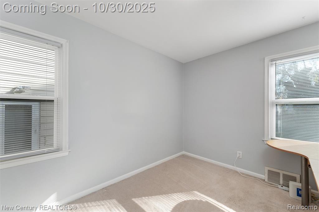 621 W Harwood Avenue, Madison Heights, MI 48071 — Photo 9