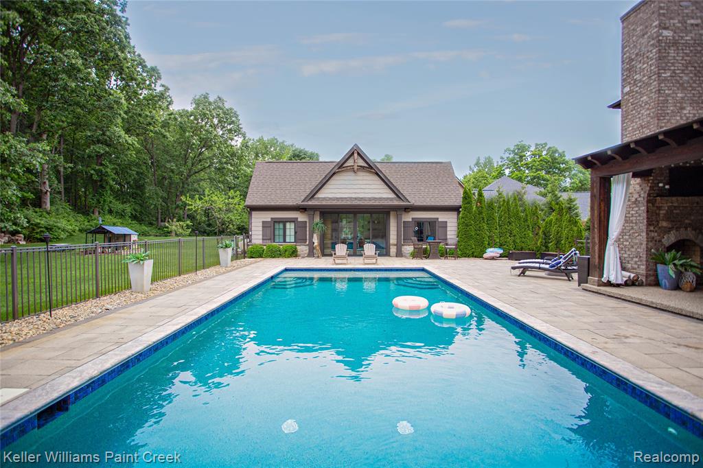 8135 Pine Knob Meadows Drive, Clarkston, MI 48348 — Photo 74
