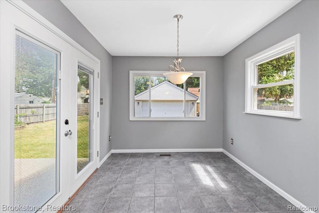 516 N EDGEWORTH Avenue, Royal Oak, MI 48067 — Photo 17