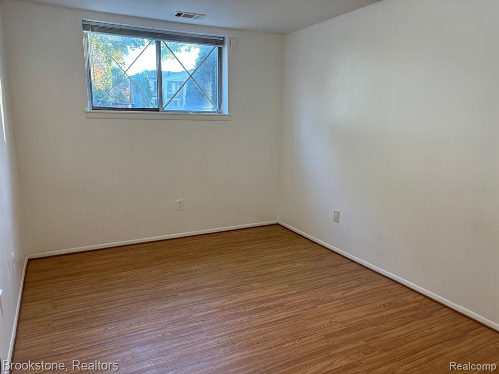 8219 DENWOOD Drive, Sterling Heights, MI 48312 — Photo 15