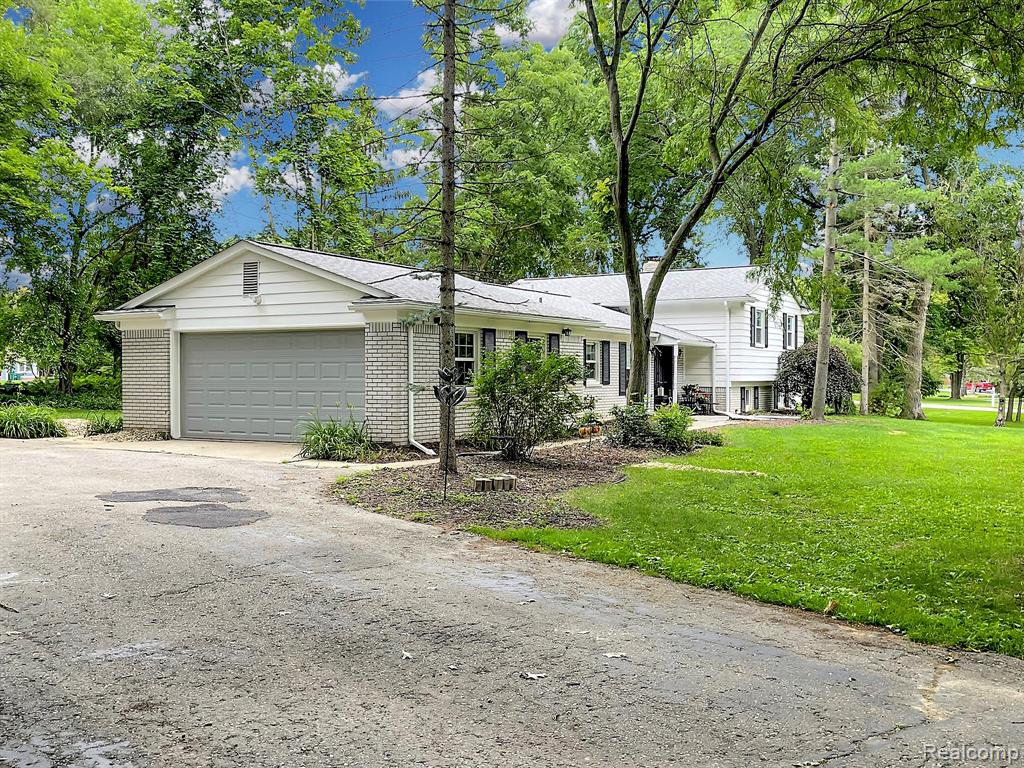 5753 Thorny Ash Road, Rochester, MI 48306 — Photo 37
