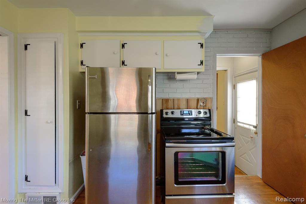 6735 Whitby Street, Garden City, MI — Photo 9
