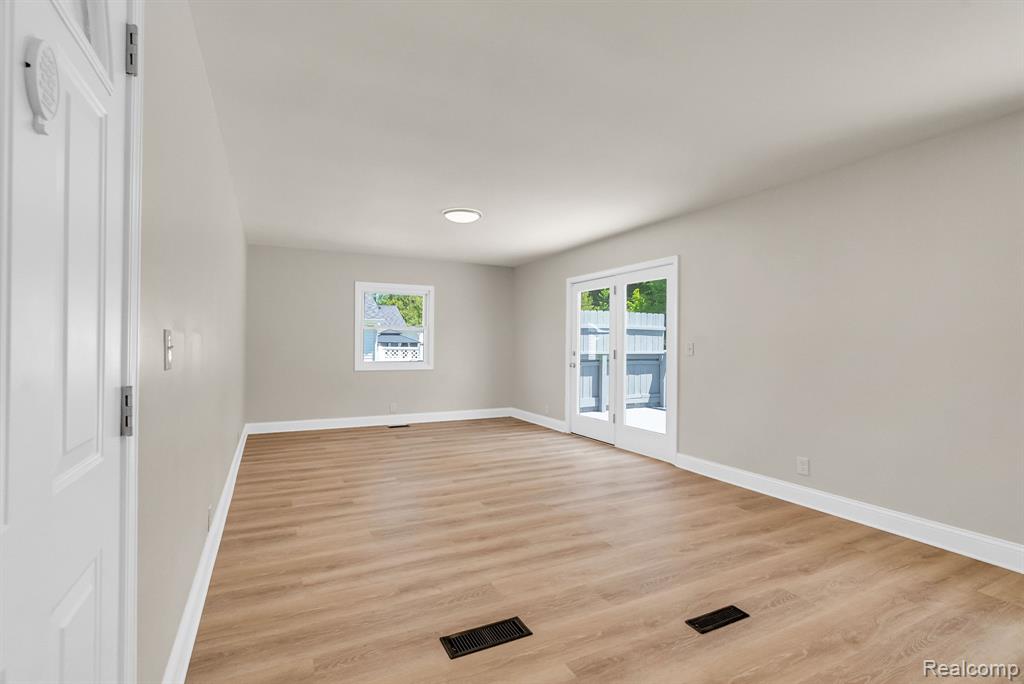 4046 State Road, Fort Gratiot, MI 48059 — Photo 16