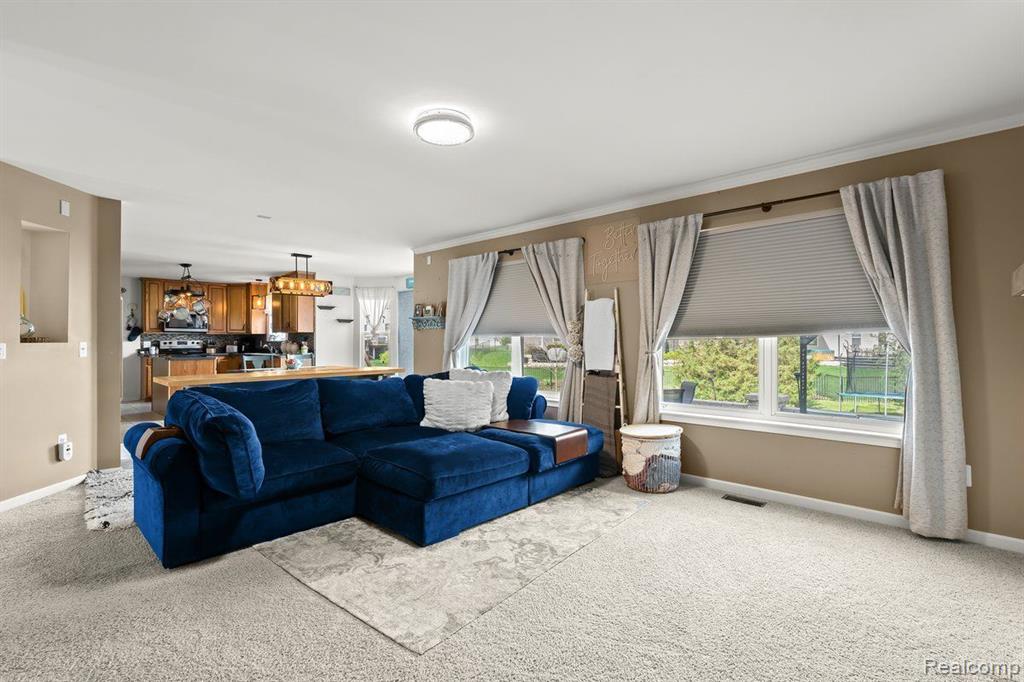 469 RIDGEWOOD Drive S, Ortonville, MI 48462 — Photo 15