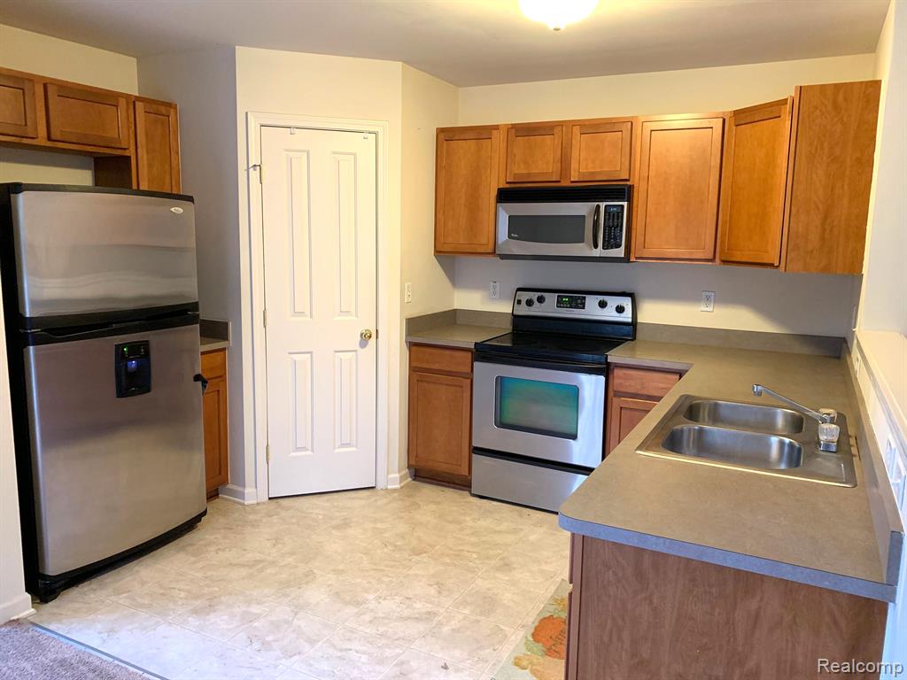 3986 RADCLIFF Drive, Canton, MI 48188 — Photo 17