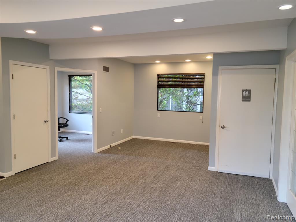 909 N MAIN Street, Royal Oak, MI 48067 — Photo 9