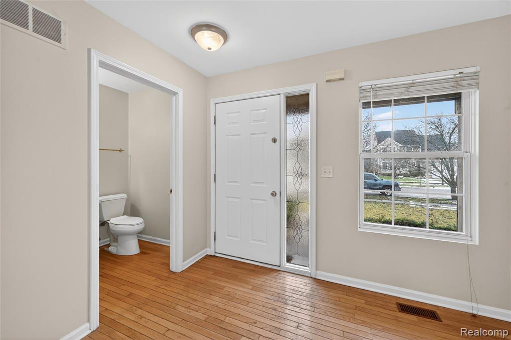 738 Arusha Drive, Pontiac, MI 48341 — Photo 2