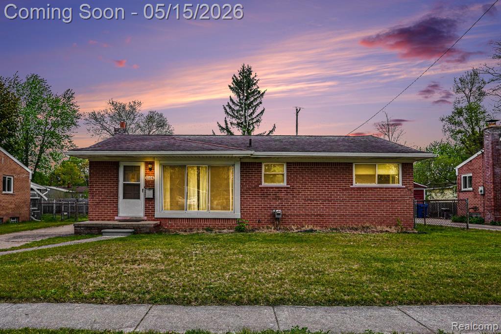 1104 Marion Drive, Holly, MI 48442 — front exterior