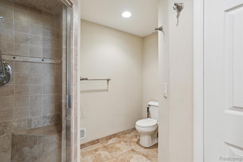 21111 GREENBRIAR Lane, South Lyon, MI 48178 — Photo 41